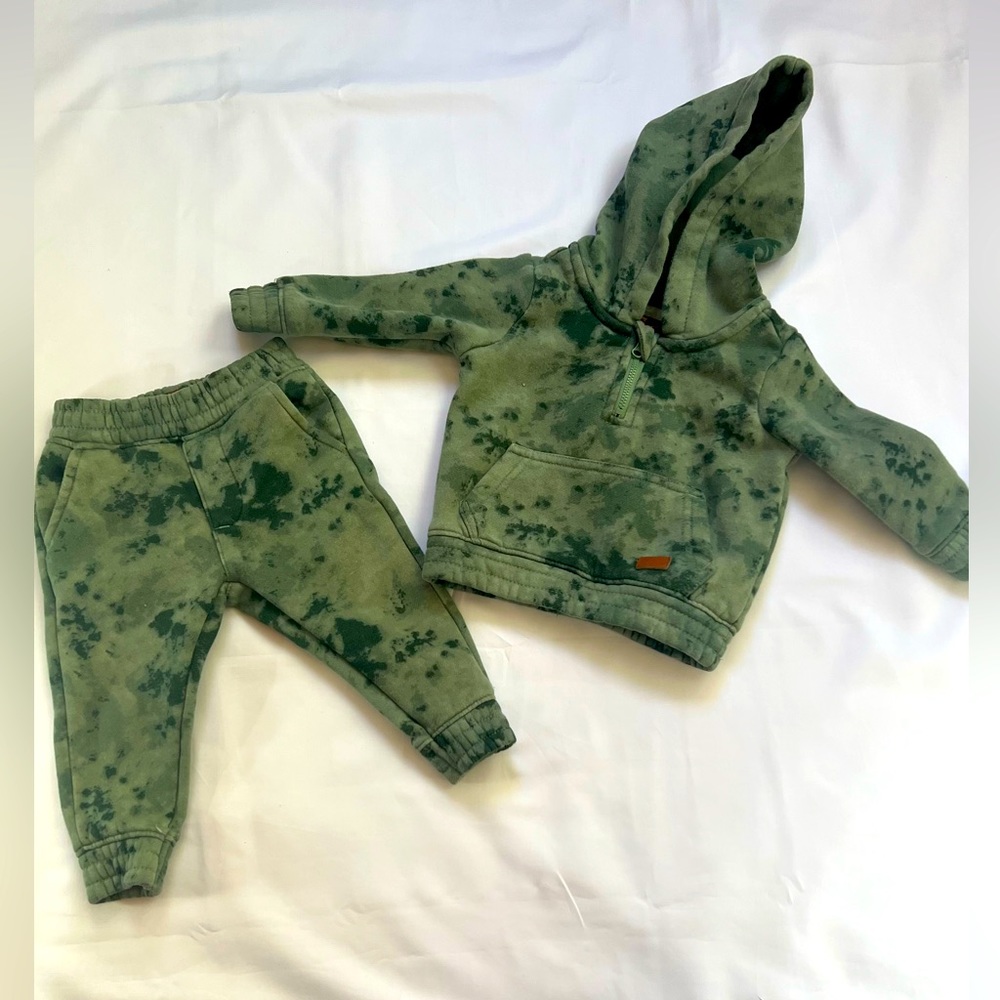 Baby boys size 12-months Seven 7 brand tie-dyed sweatsuit